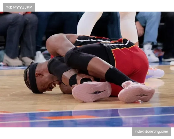 勇士遭遇毁灭性伤病潮，残阵防守内线护框薄弱难以招架冲击